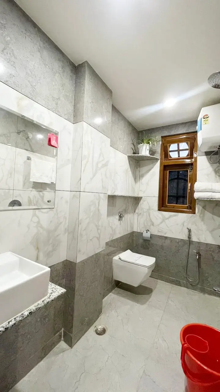 Bathroom amenities at Rikya Retreat Tawang